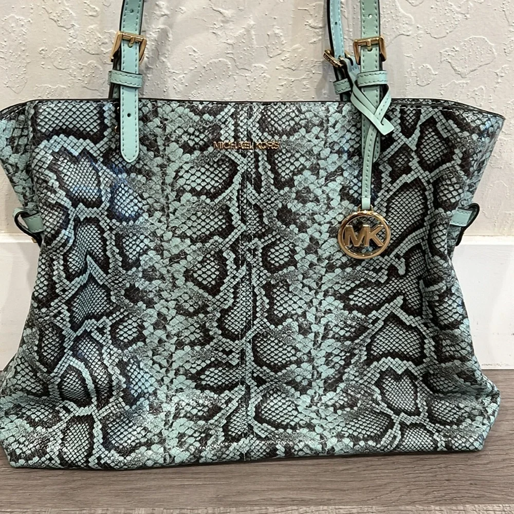 MICHAEL KORS | Embossed Leather Tote Pale Jade